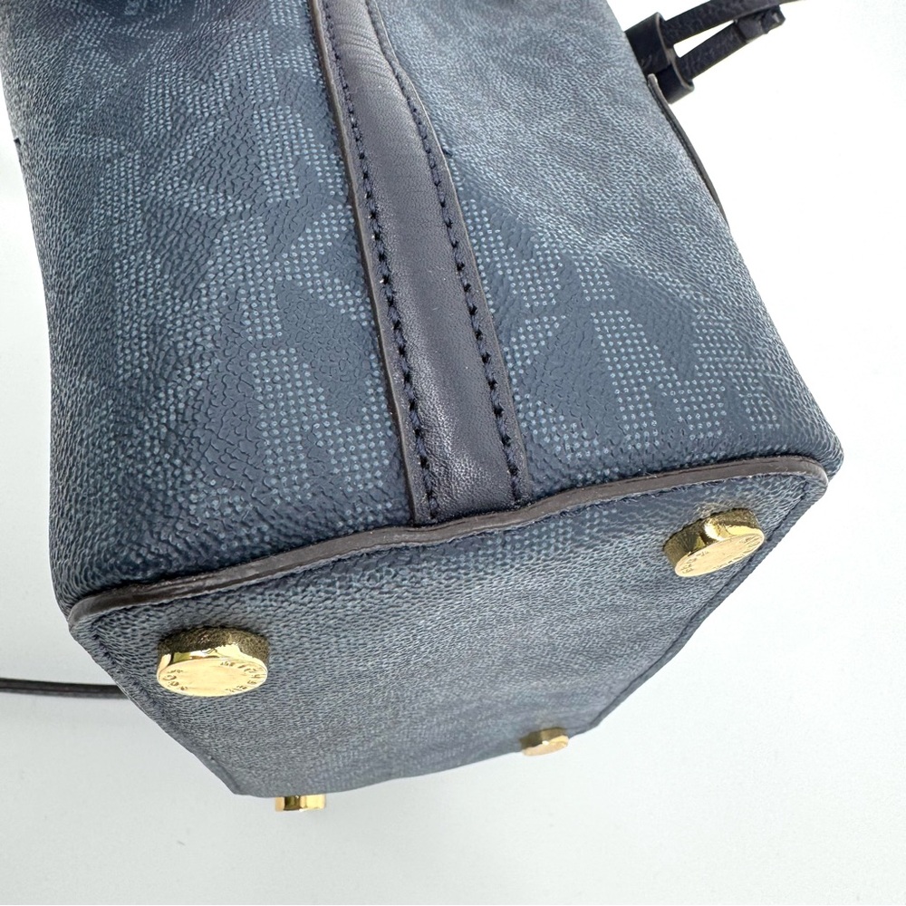 Michael Kors Greenwich Small Bucket Bag Crossbody Handbag In Blue EUC $298 - Picture 10 of 12